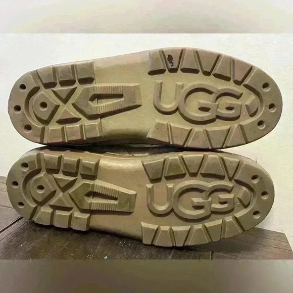 UGG Ultra Short Sundance Boots Womens size 6 - Picture 9 of 11